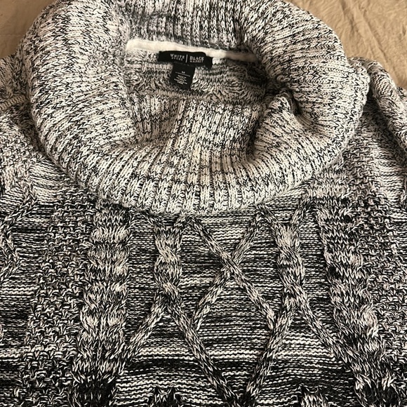 White House Black Market Sweater - Picture 3 of 7